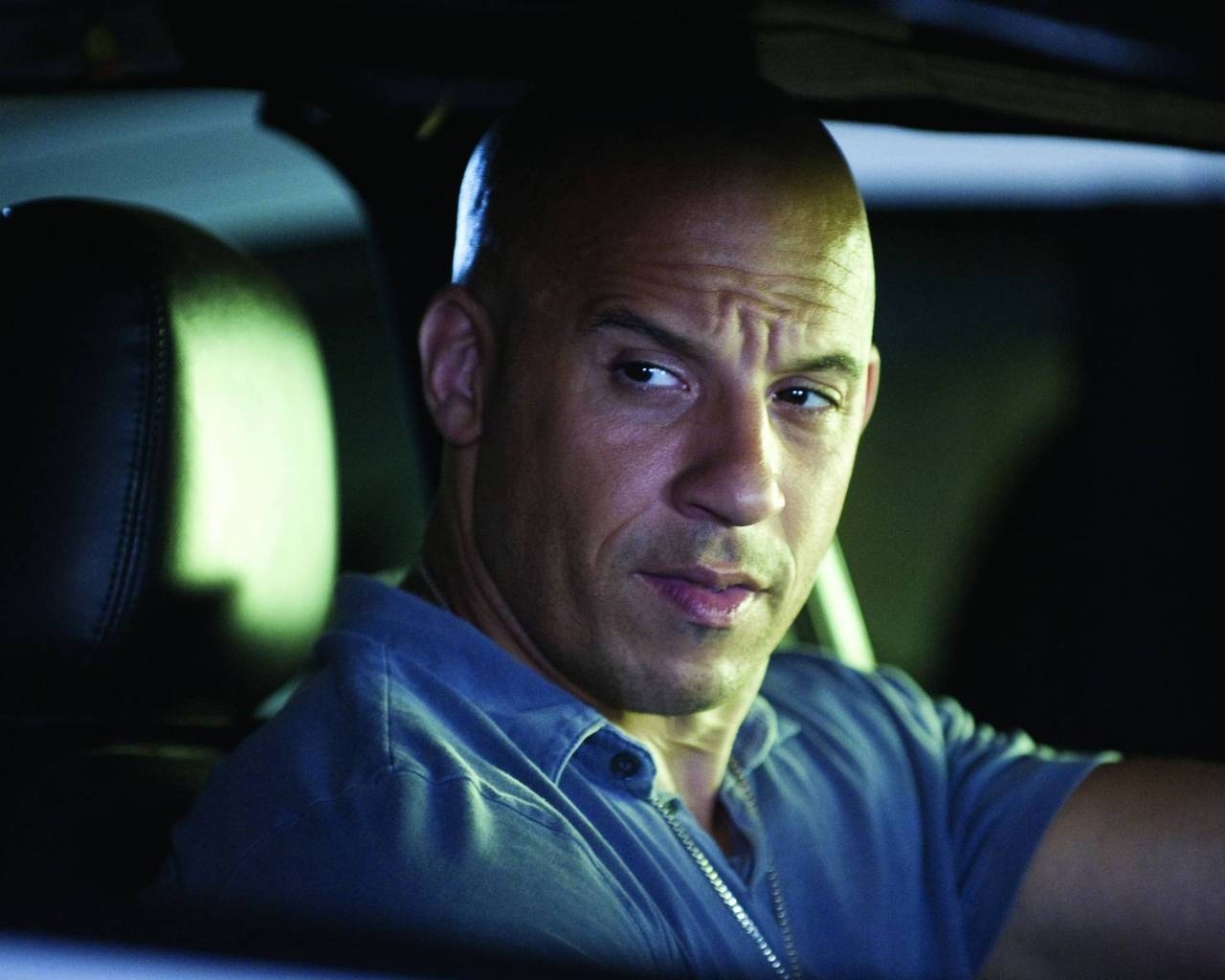 Vin Diesel in Car for 1280 x 1024 resolution