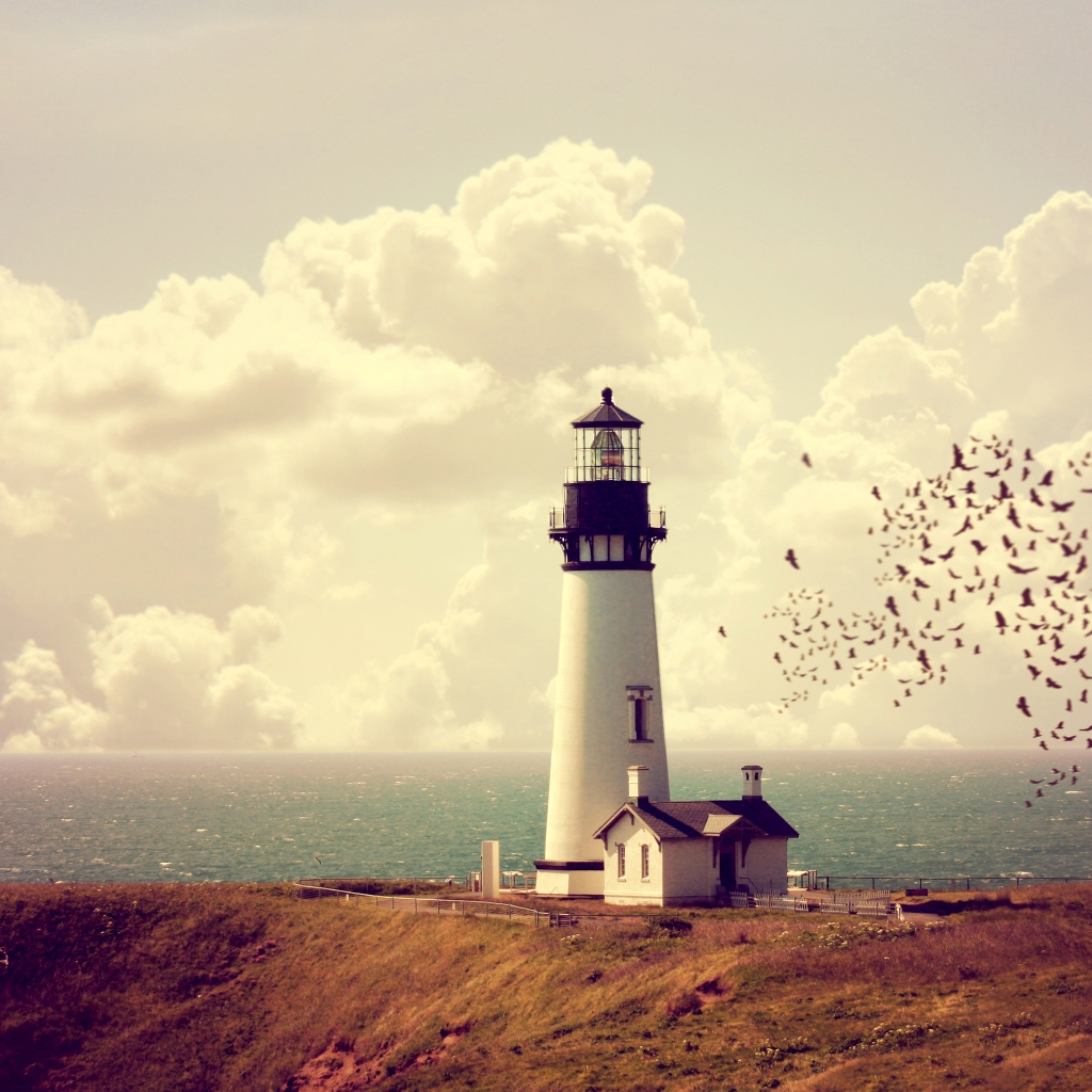 Vintage Light House for 1024 x 1024 iPad resolution