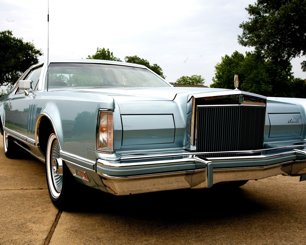 Vintage Lincoln Continental for 1280 x 1024 resolution