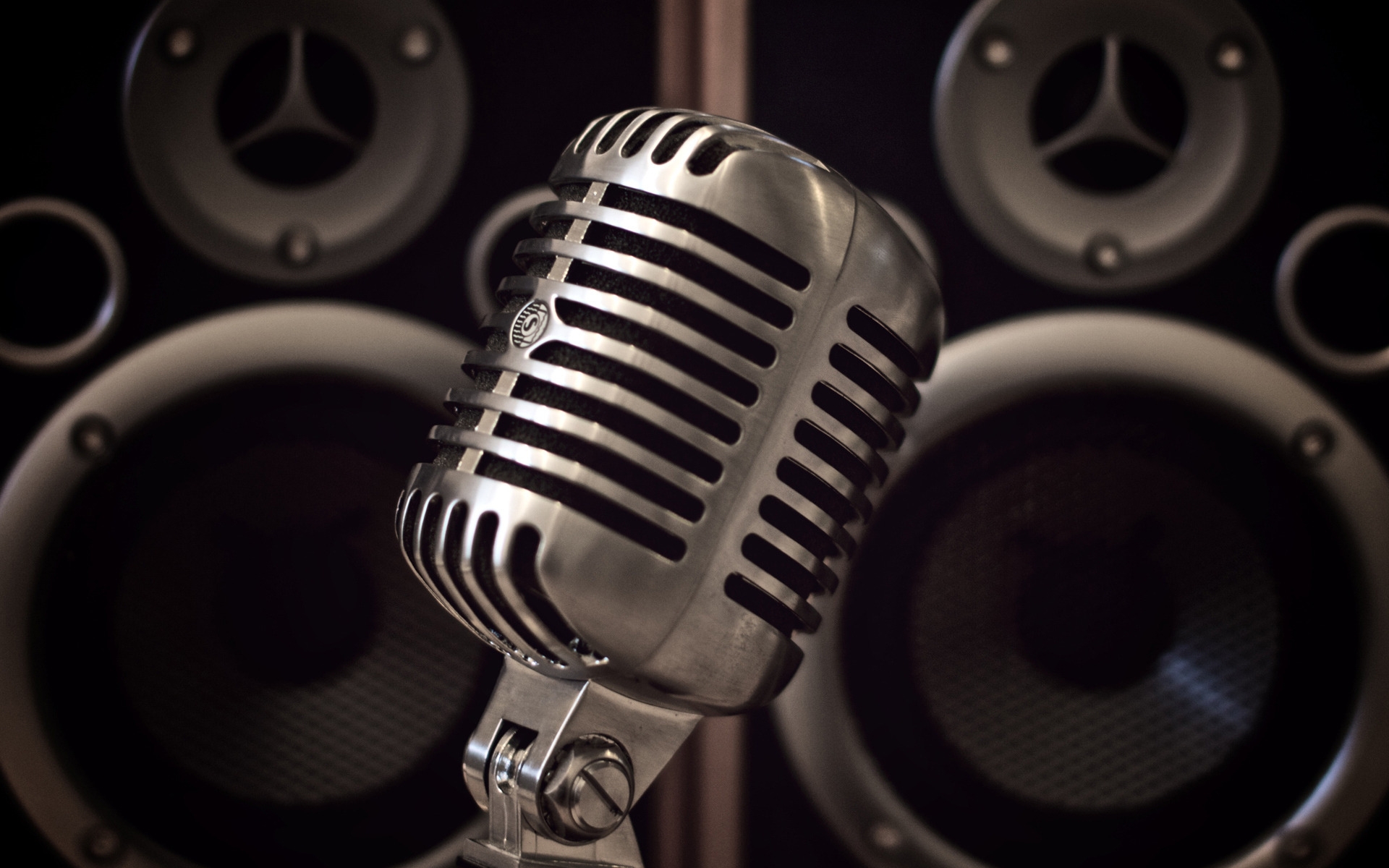 Vintage Microphone for 1920 x 1200 widescreen resolution