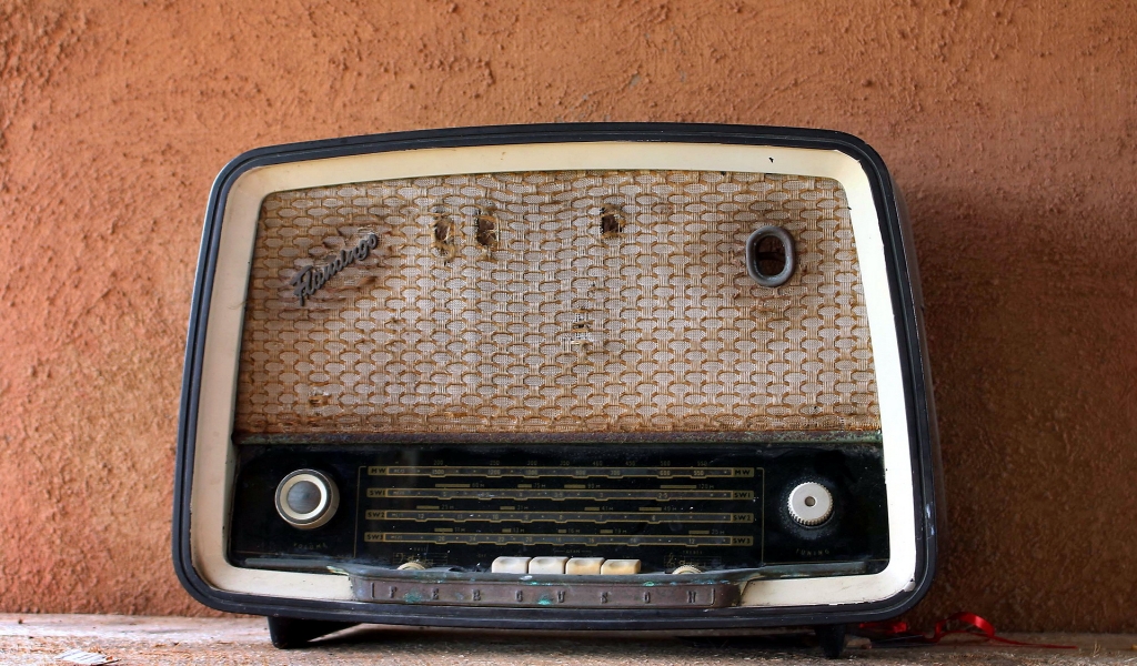 Vintage Radio Station for 1024 x 600 widescreen resolution