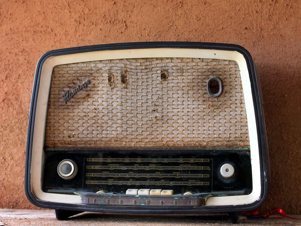 Vintage Radio Station for 1024 x 768 resolution