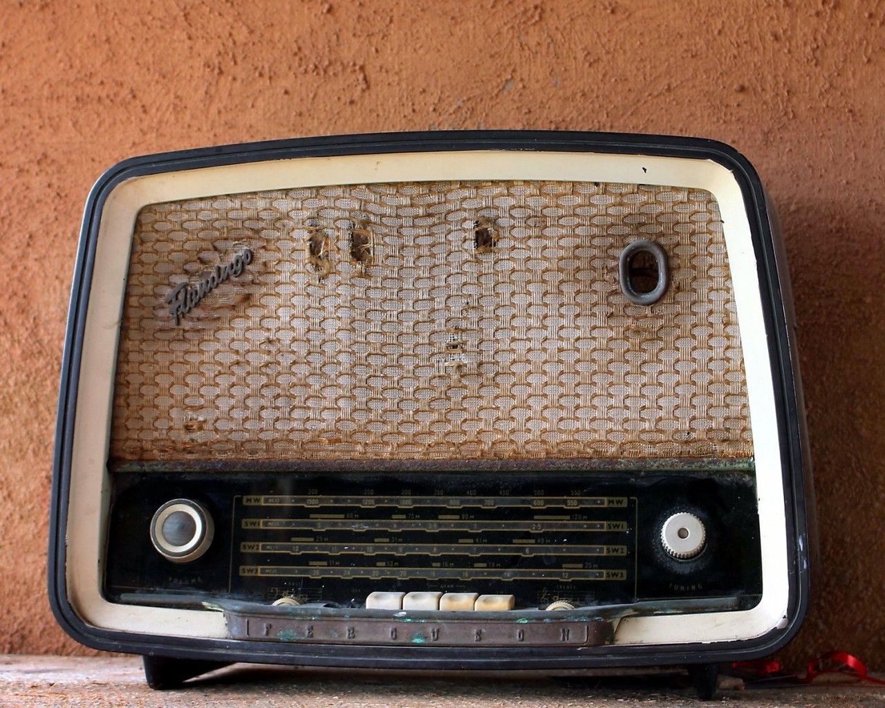 Vintage Radio Station for 1280 x 1024 resolution