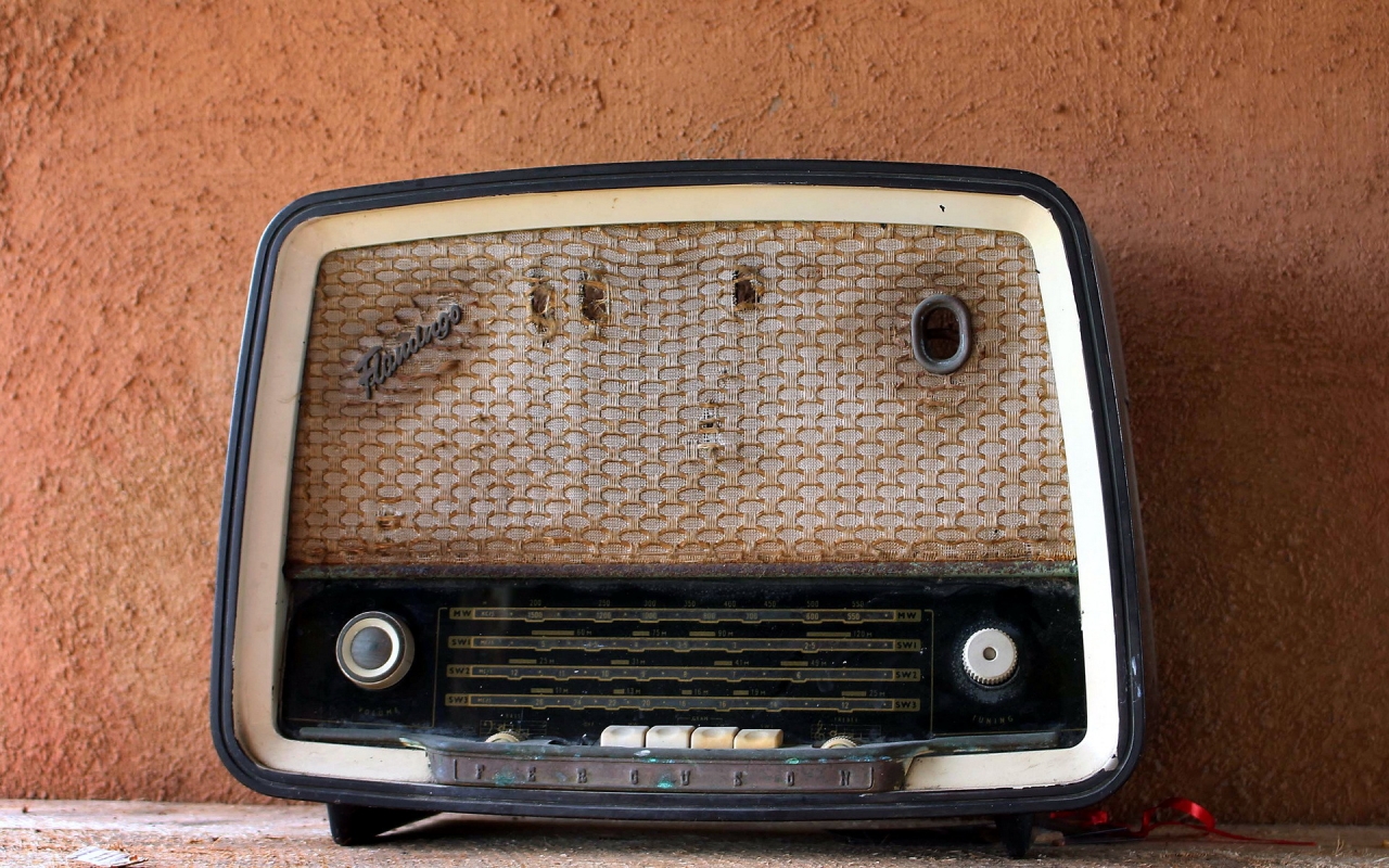 Vintage Radio Station for 1280 x 800 widescreen resolution