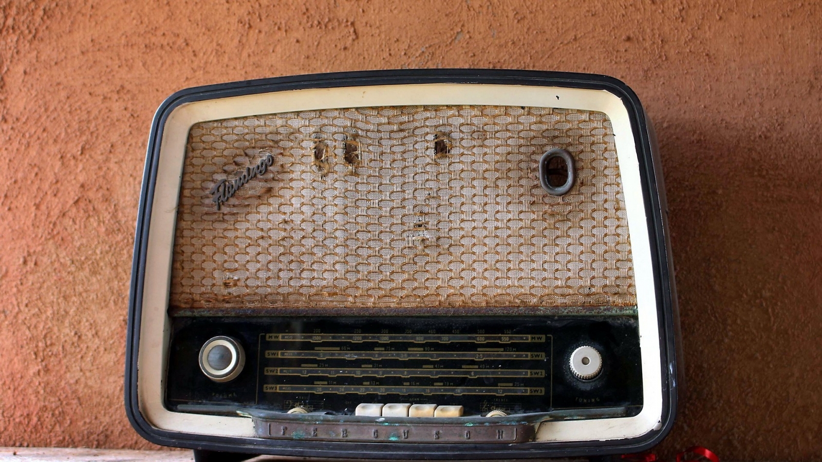 Vintage Radio Station for 1600 x 900 HDTV resolution