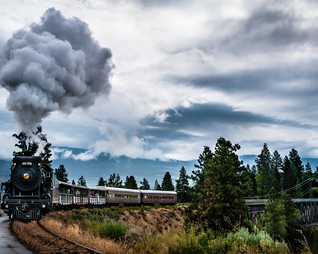Vintage Train Ride for 1280 x 1024 resolution