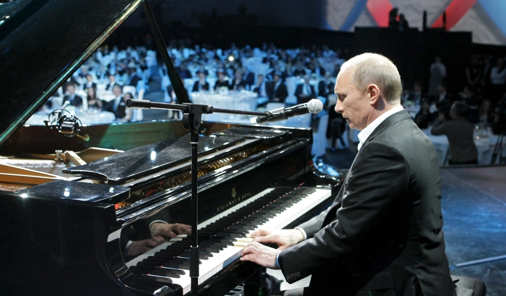 Vladimir Putin Playing Piano for 1024 x 600 widescreen resolution