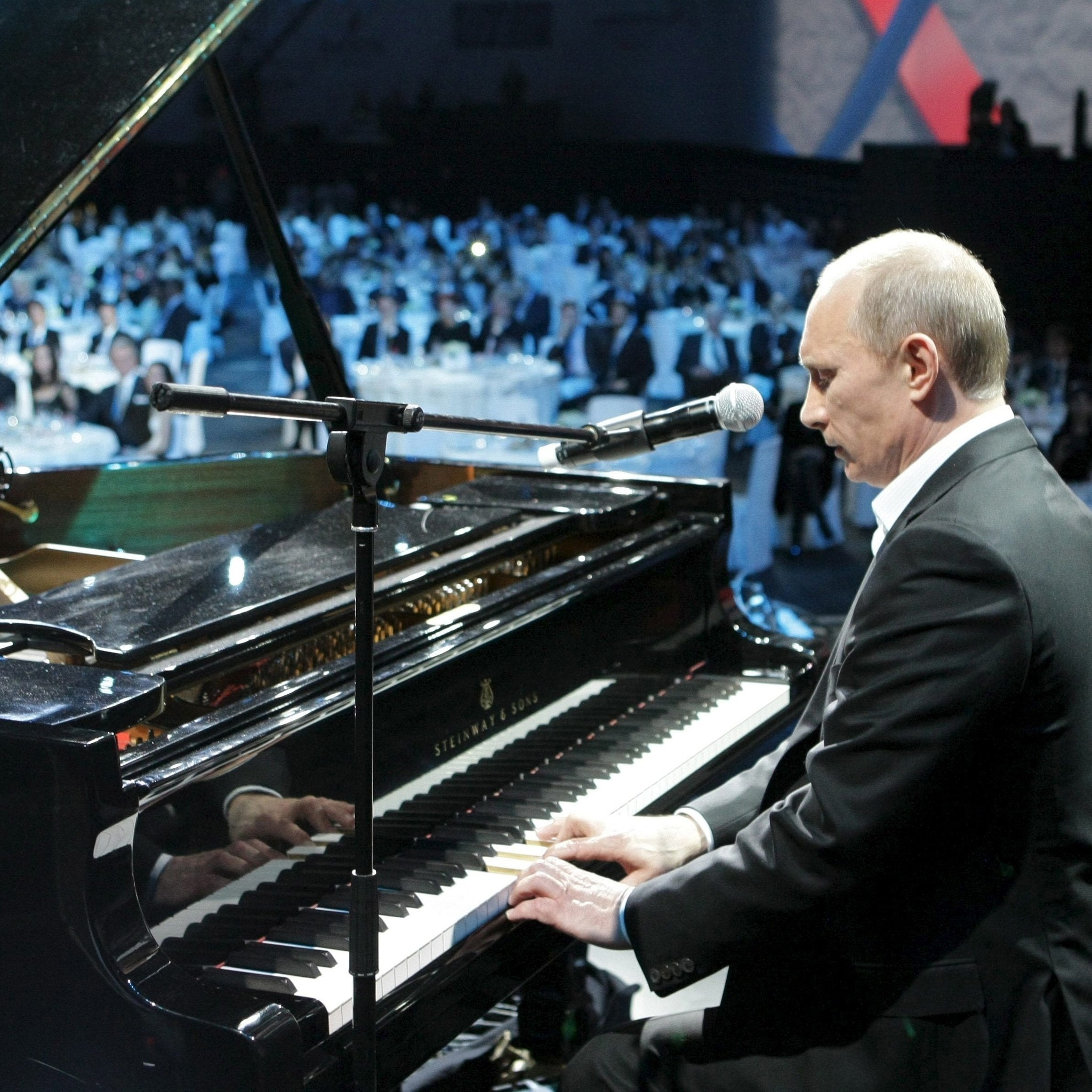 Vladimir Putin Playing Piano for 2048 x 2048 New iPad resolution