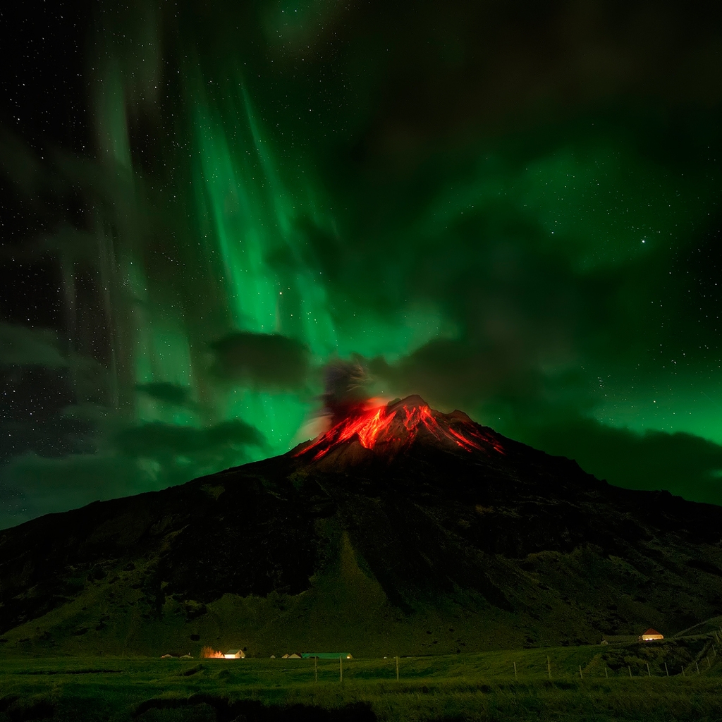 Volcano Eruption for 1024 x 1024 iPad resolution
