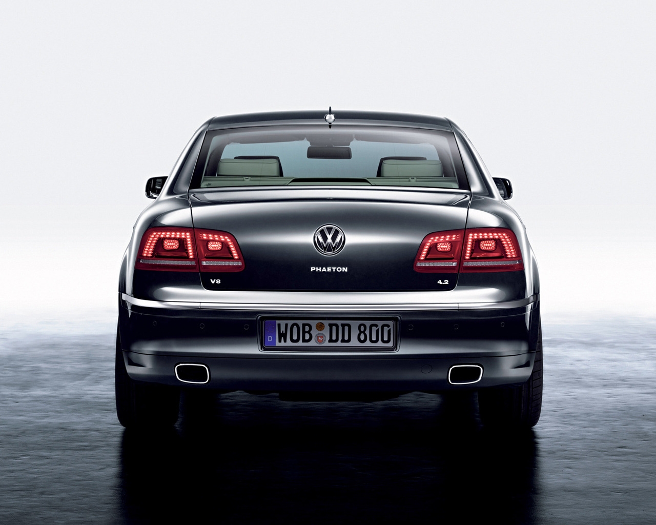 Volkswagen Phaeton Rear for 1280 x 1024 resolution
