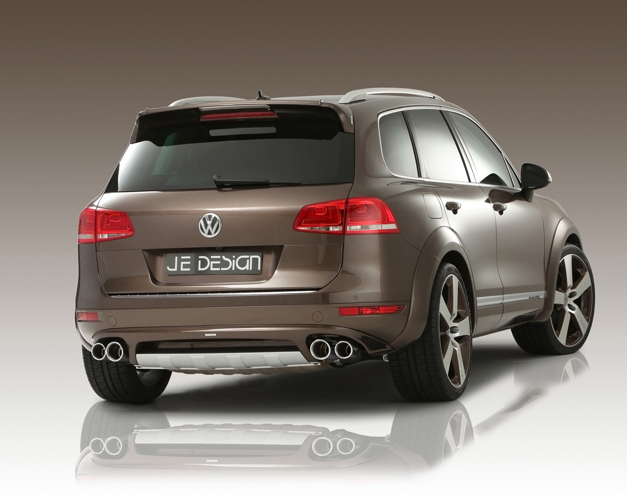 Volkswagen Touareg Rear Angle for 1280 x 1024 resolution