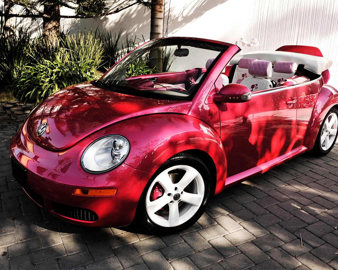 VW Beetle Barbie for 1280 x 1024 resolution
