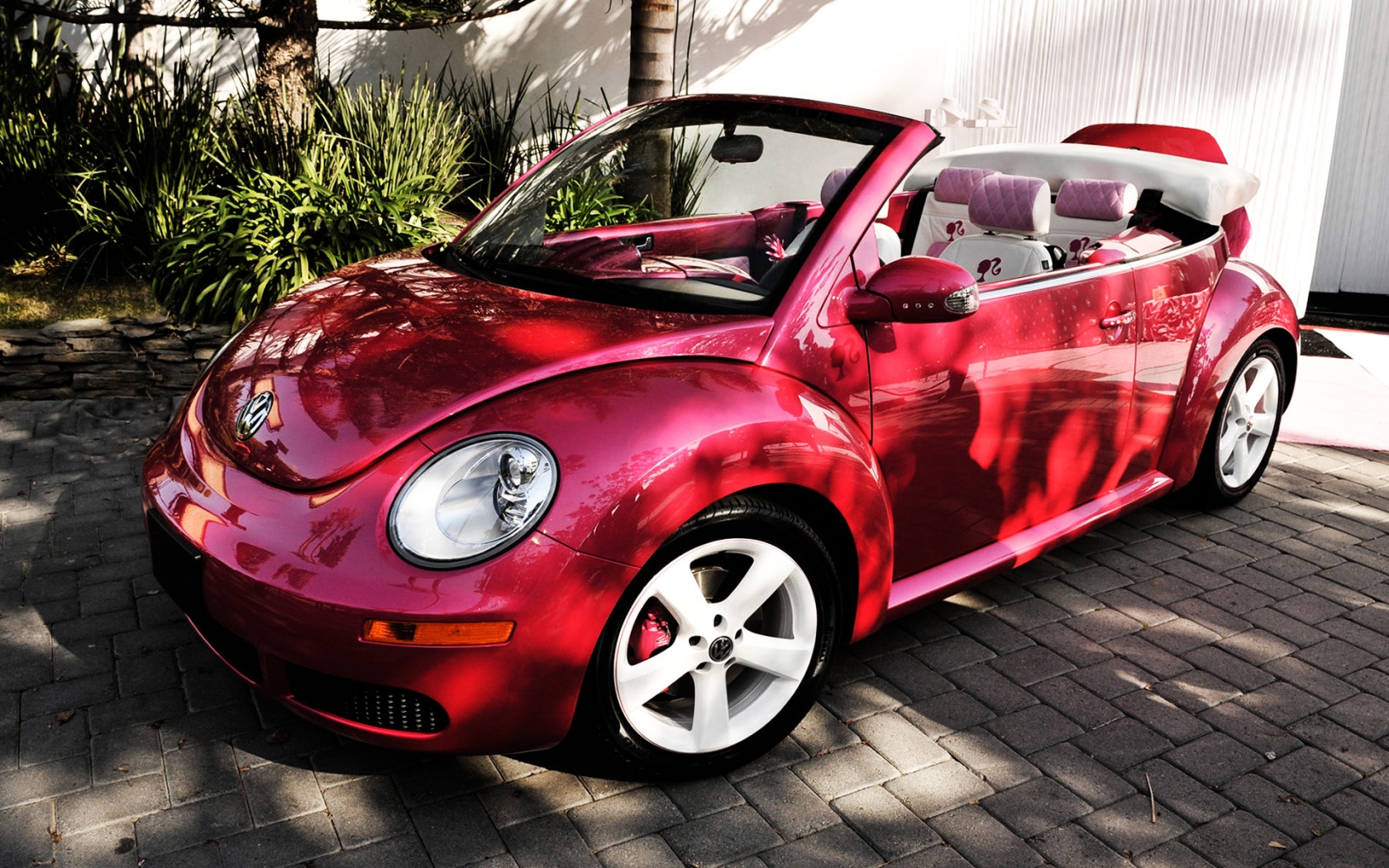VW Beetle Barbie for 1680 x 1050 widescreen resolution