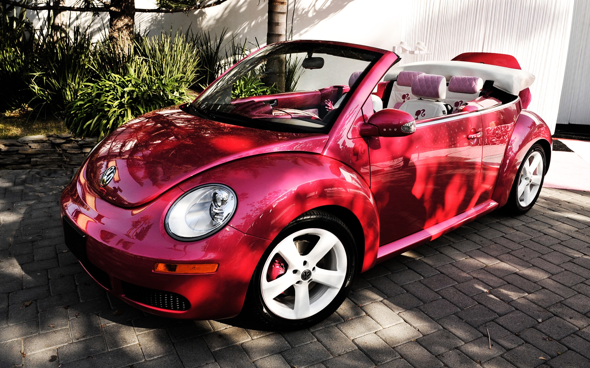 VW Beetle Barbie for 1920 x 1200 widescreen resolution