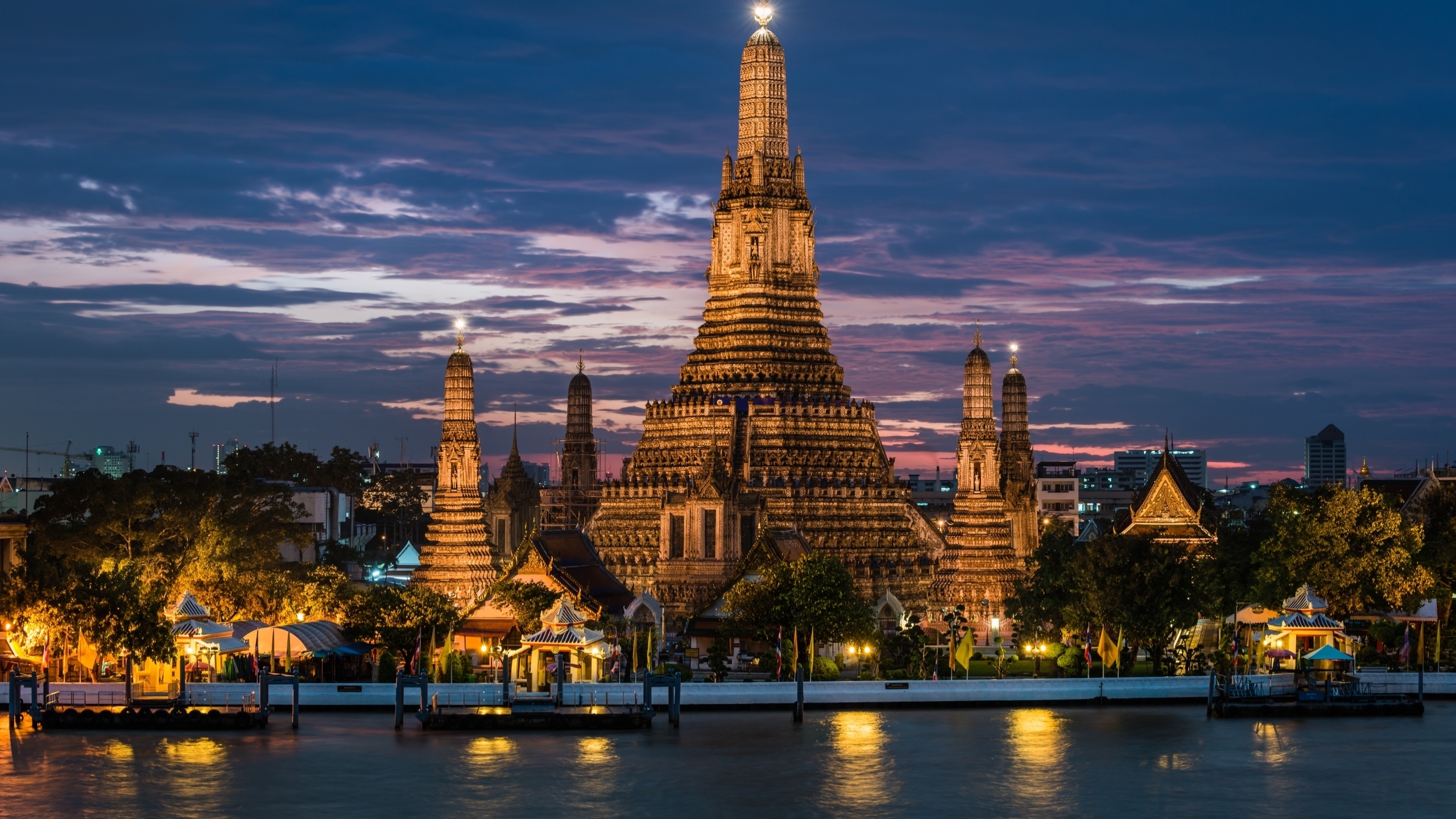 Wat Arun at Night for 2560x1440 HDTV resolution