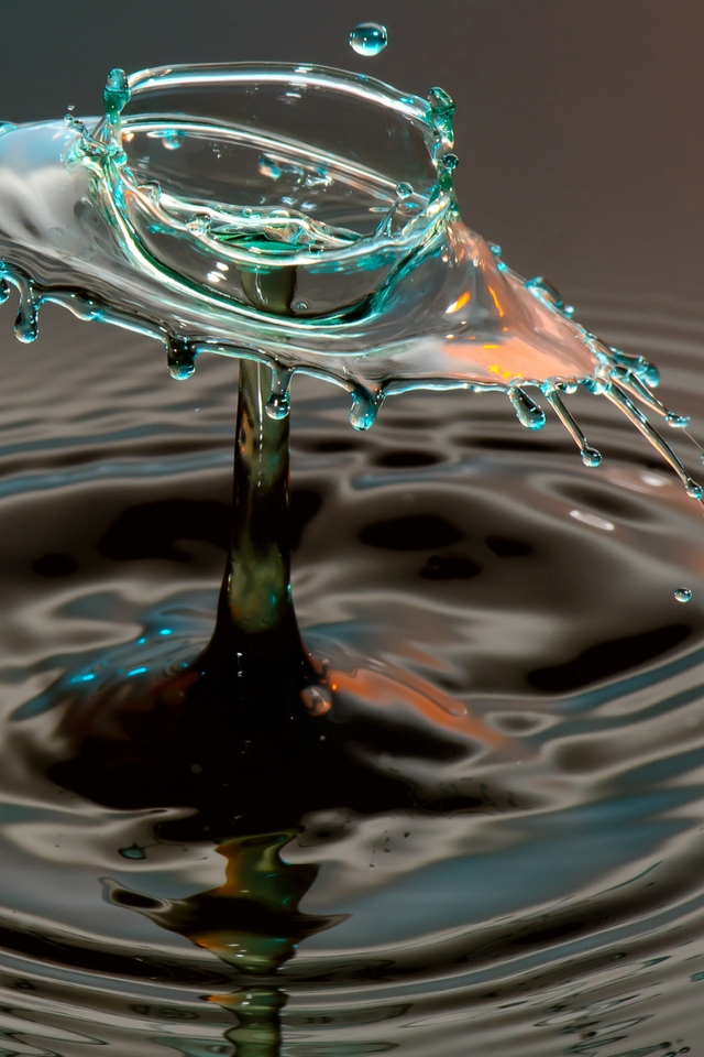 Water Splash for 640 x 960 iPhone 4 resolution