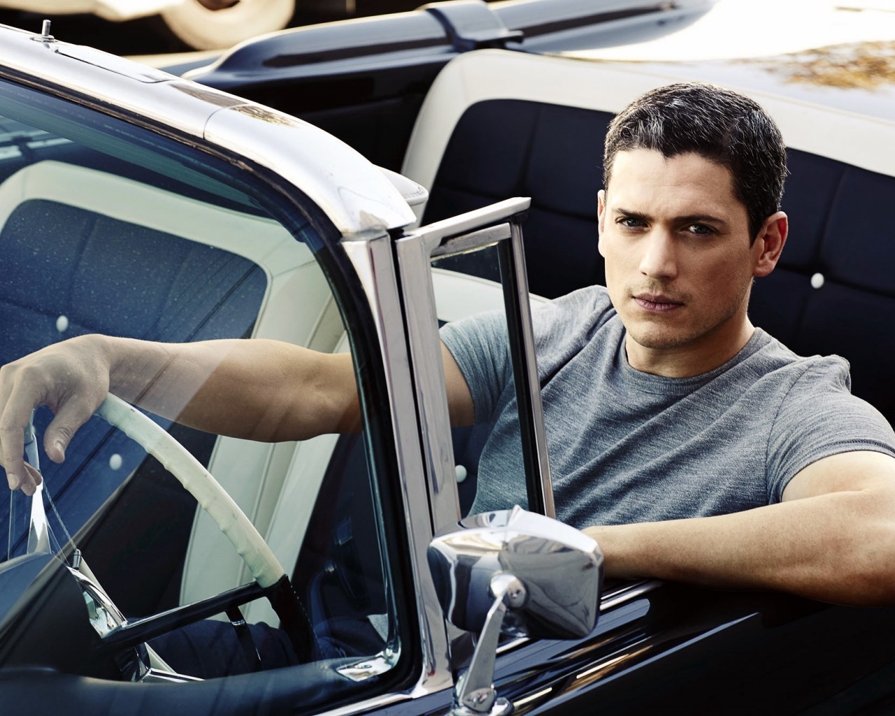 Wentworth Miller Cool for 1280 x 1024 resolution