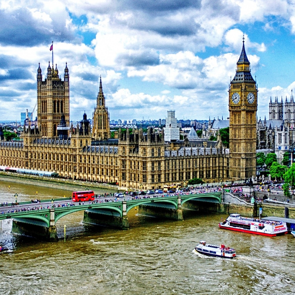 Westminster Bridge London for 1024 x 1024 iPad resolution