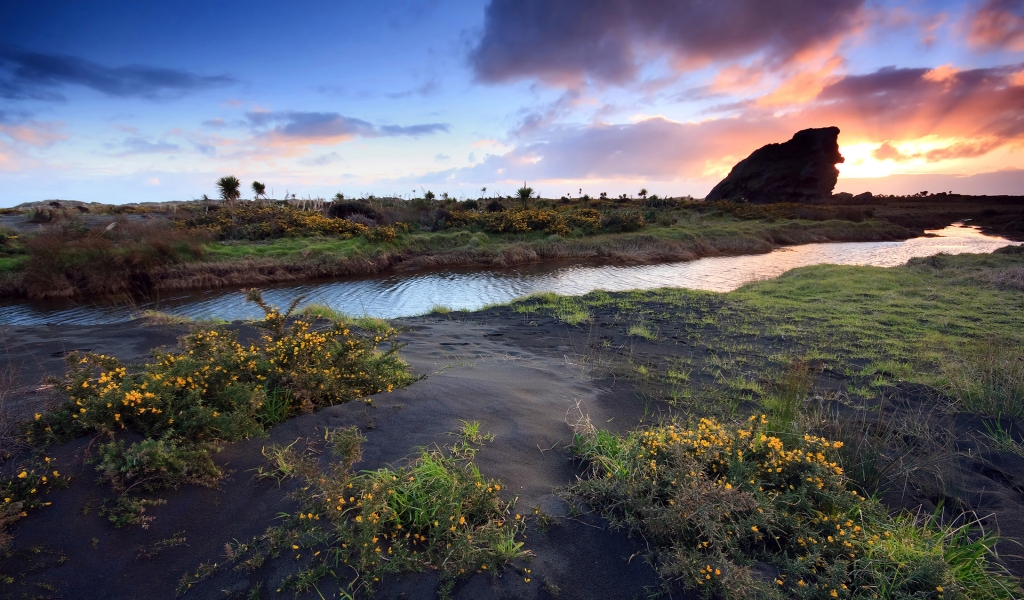 Whatipu Sunset for 1024 x 600 widescreen resolution