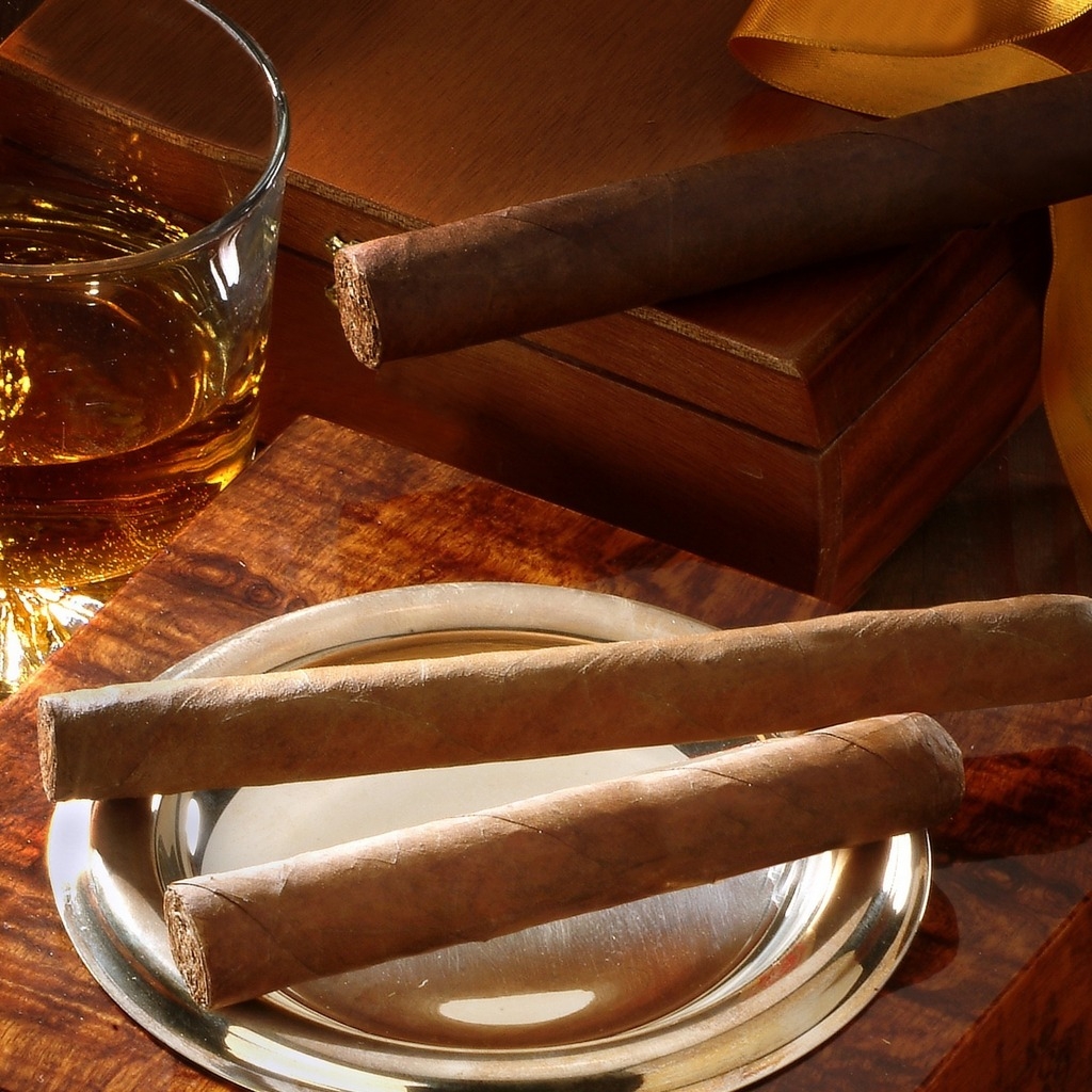 Whiskey and Cigars for 1024 x 1024 iPad resolution