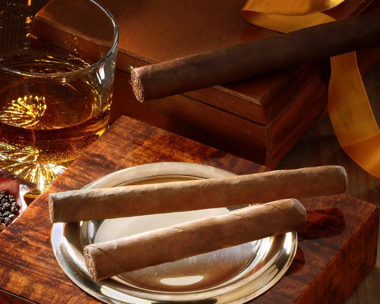 Whiskey and Cigars for 1280 x 1024 resolution