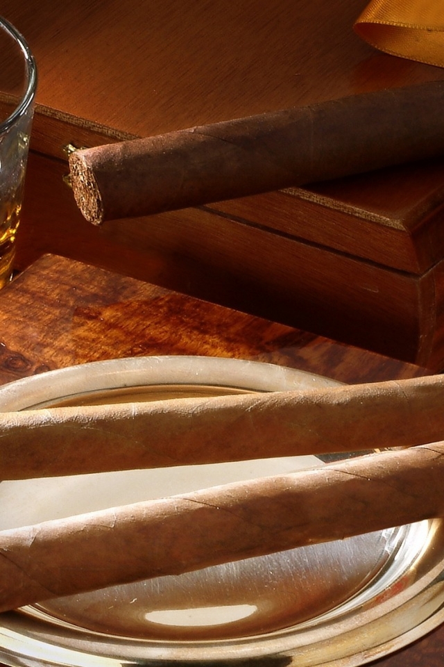 Whiskey and Cigars for 640 x 960 iPhone 4 resolution