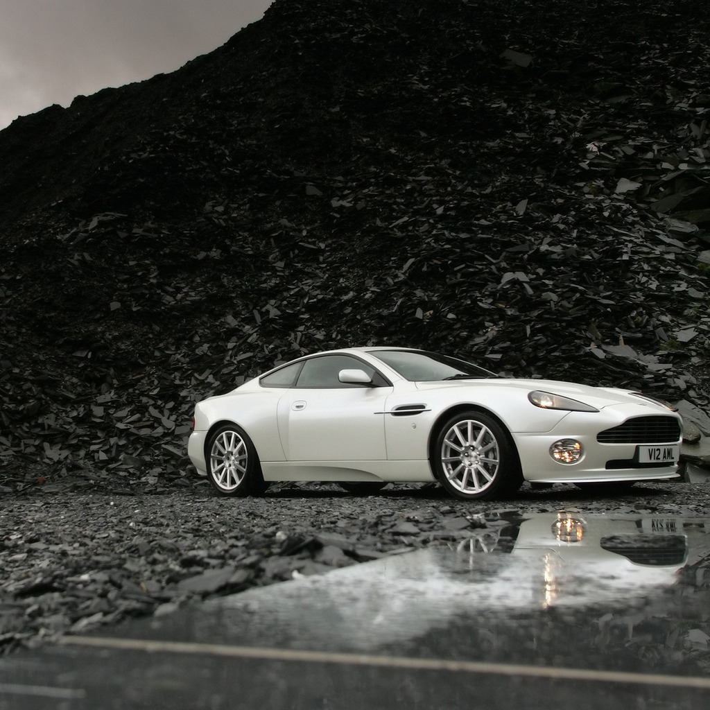 White Aston Martin Front Angle for 1024 x 1024 iPad resolution