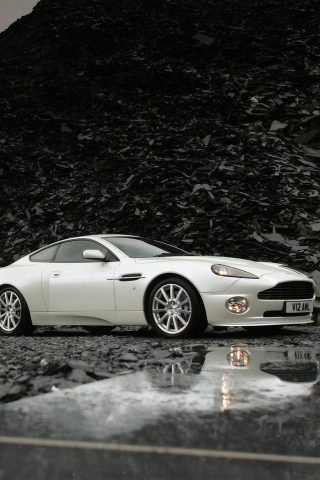 White Aston Martin Front Angle for 320 x 480 iPhone resolution