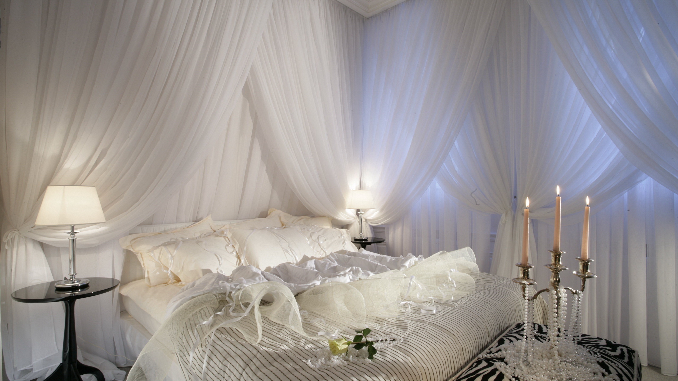 White Bedroom Furniture for 2560x1440 HDTV resolution