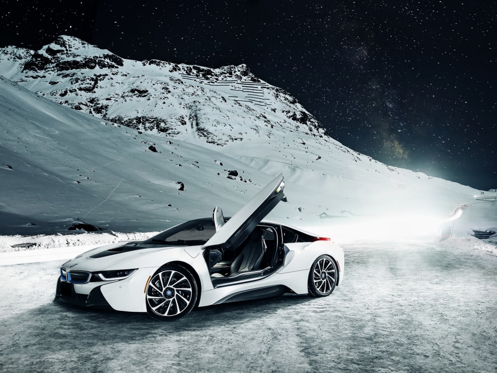 White BMW I8 for 1024 x 768 resolution