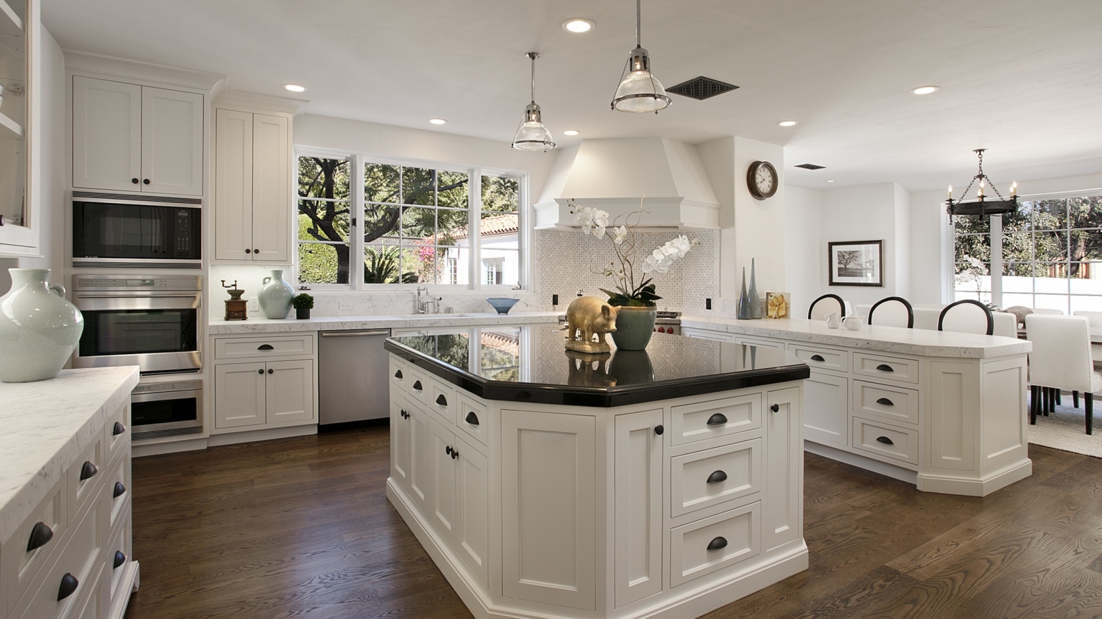 White Kitchen Cabinets for 1600 x 900 HDTV resolution