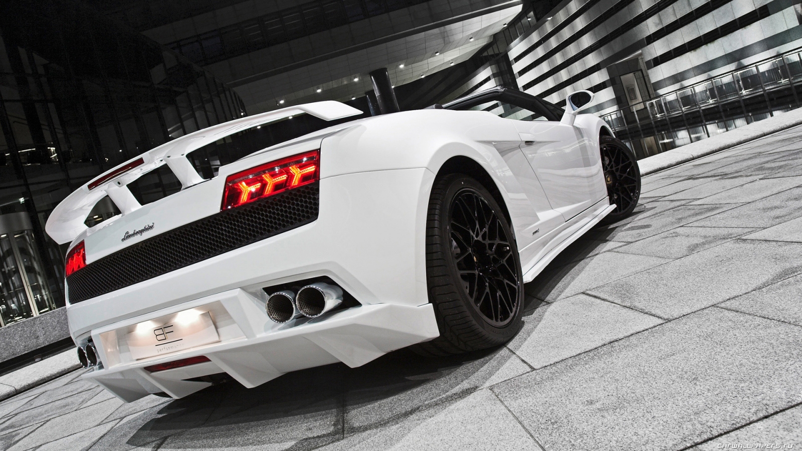 White Lamborghini Coupe for 1600 x 900 HDTV resolution