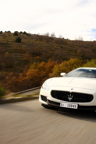 White Maserati Quattroporte  for 320 x 480 iPhone resolution
