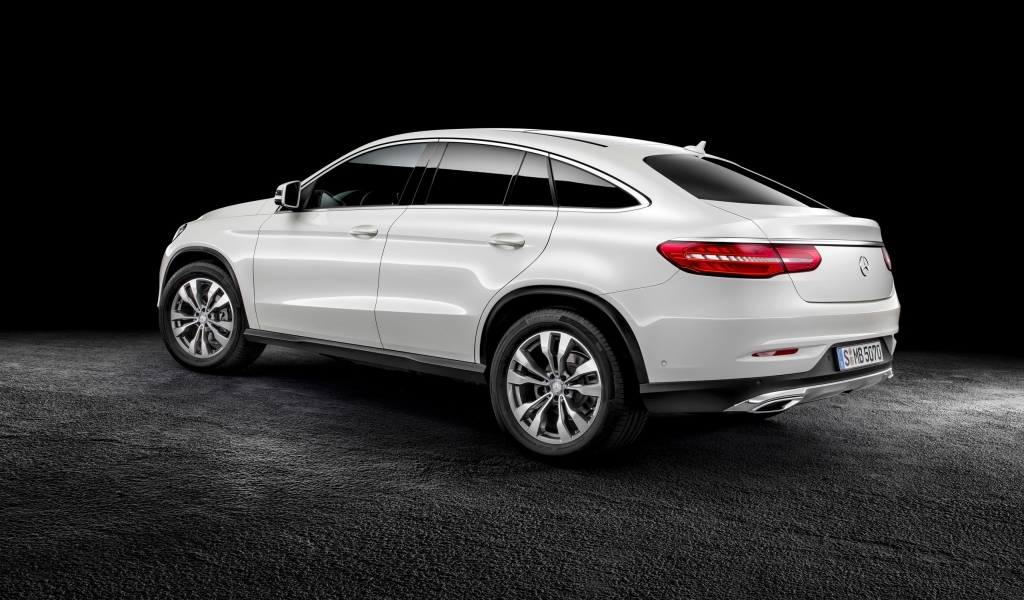 White Mercedes Benz GLE Coupe for 1024 x 600 widescreen resolution