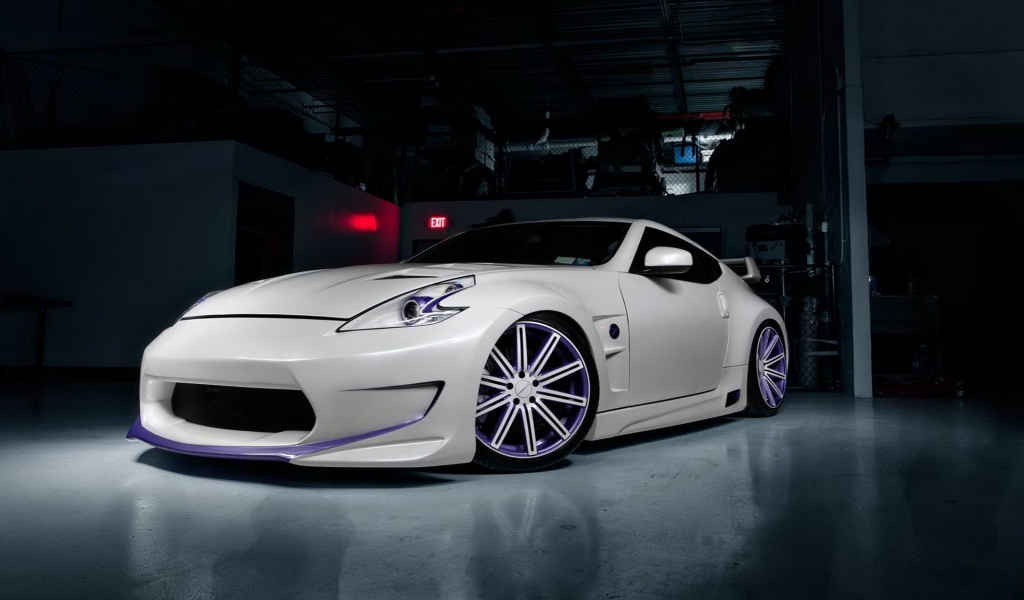 White Nissan 370Z for 1024 x 600 widescreen resolution