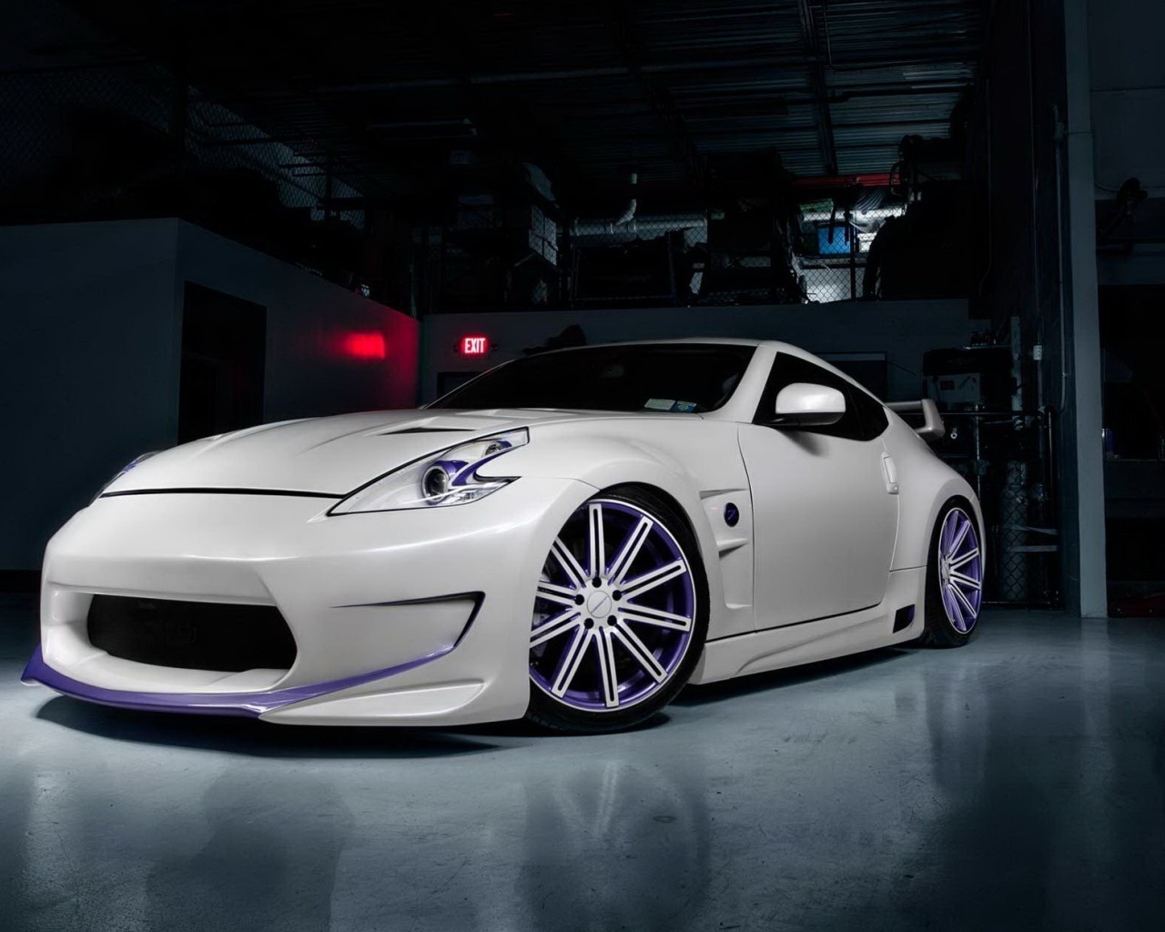 White Nissan 370Z for 1280 x 1024 resolution