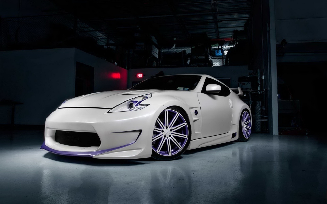 White Nissan 370Z for 1280 x 800 widescreen resolution