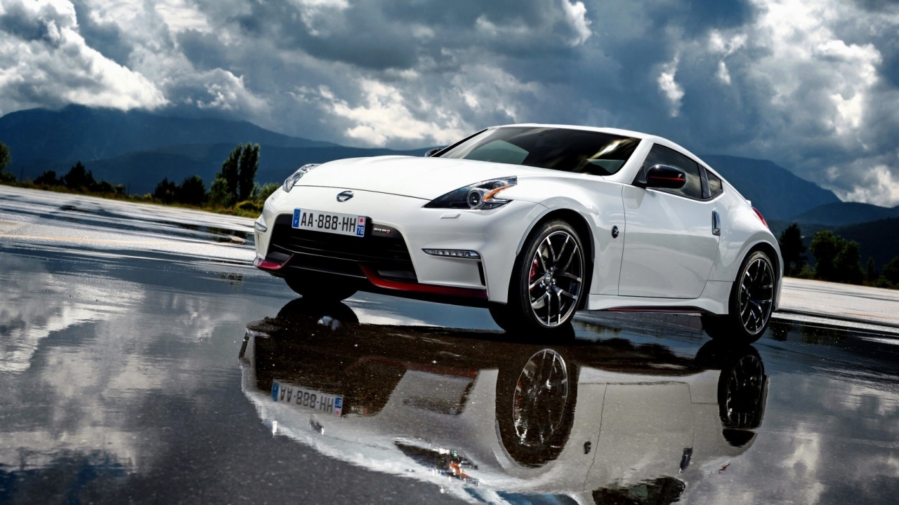 White Nissan 370Z Reflections for 1280 x 720 HDTV 720p resolution