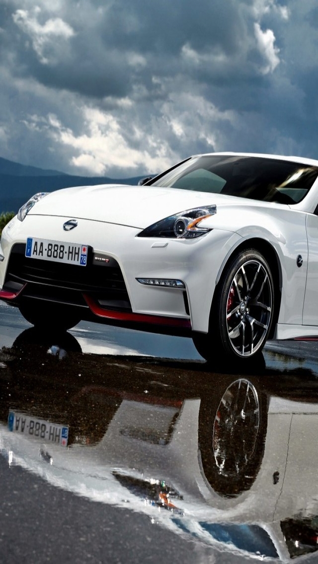 White Nissan 370Z Reflections for 640 x 1136 iPhone 5 resolution