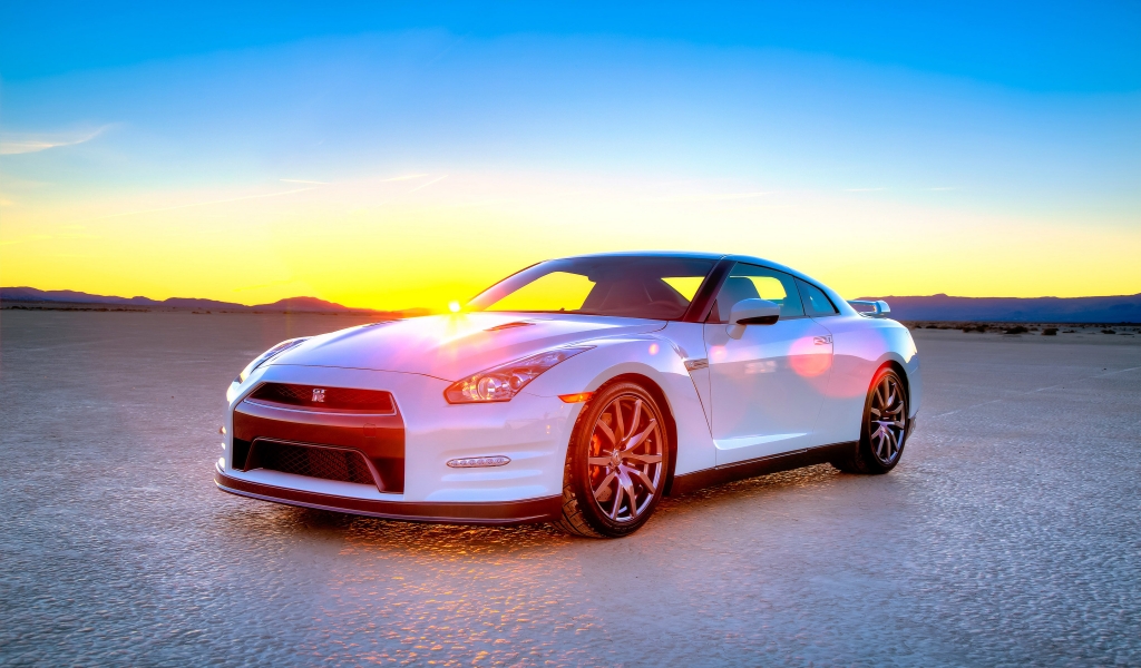 White Nissan GT-R 2014 Edition for 1024 x 600 widescreen resolution