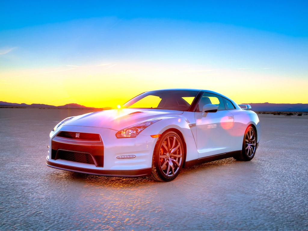 White Nissan GT-R 2014 Edition for 1024 x 768 resolution