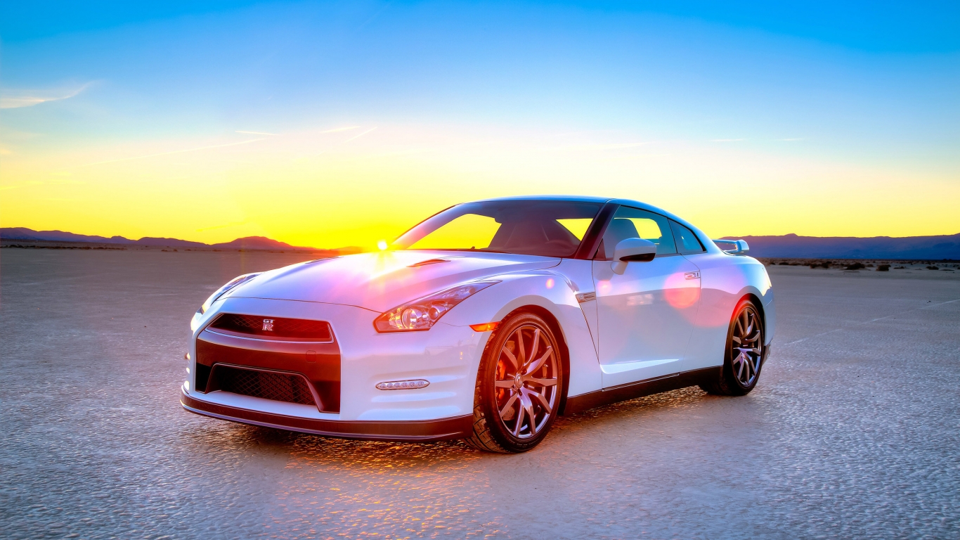 White Nissan GT-R 2014 Edition for 1366 x 768 HDTV resolution
