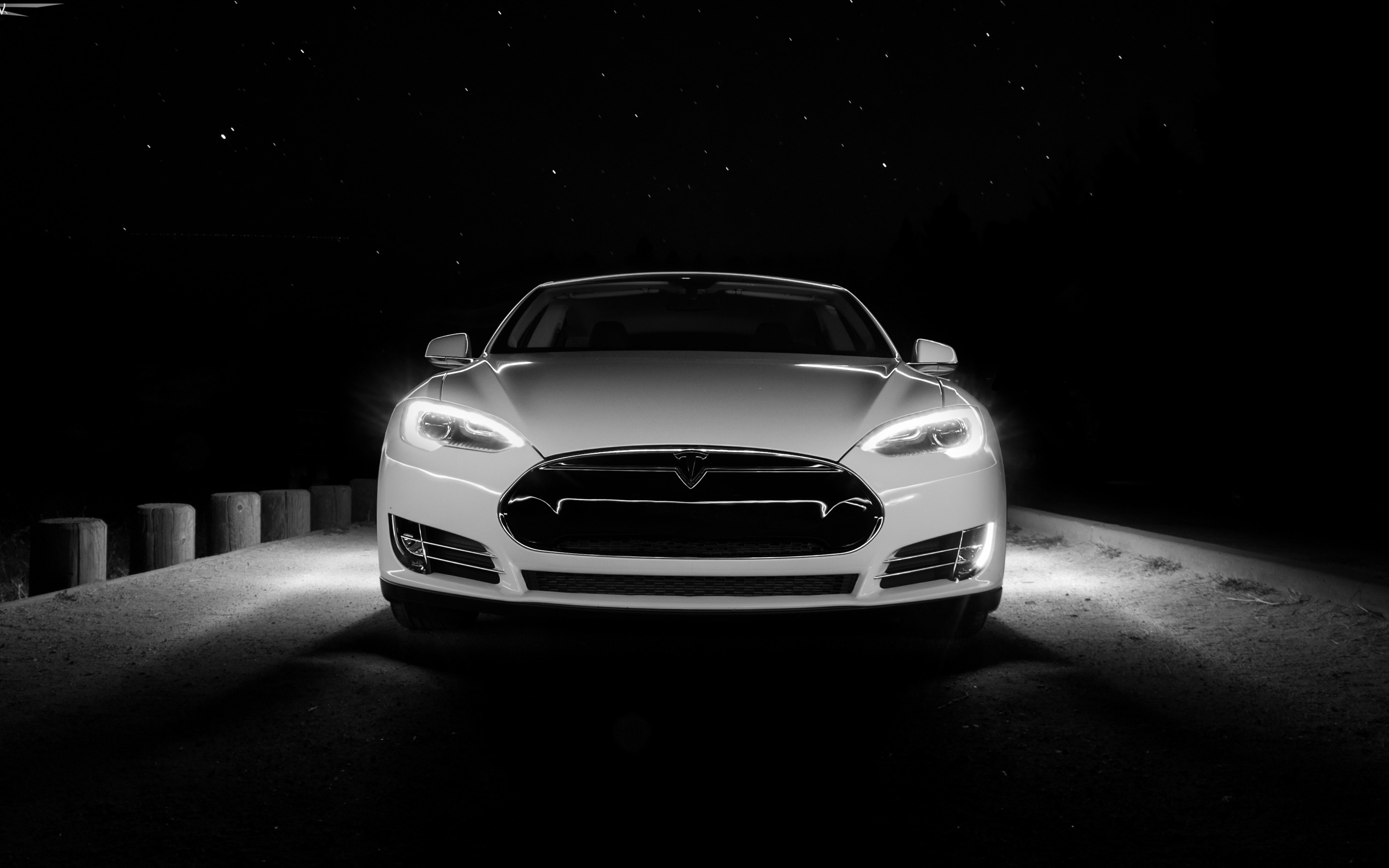 White Tesla Front  for 2880 x 1800 Retina Display resolution