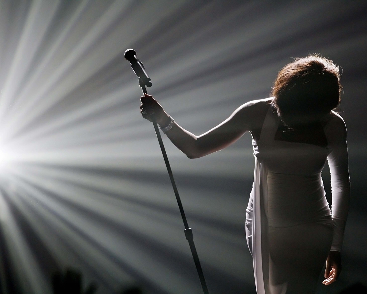 Whitney Houston for 1280 x 1024 resolution