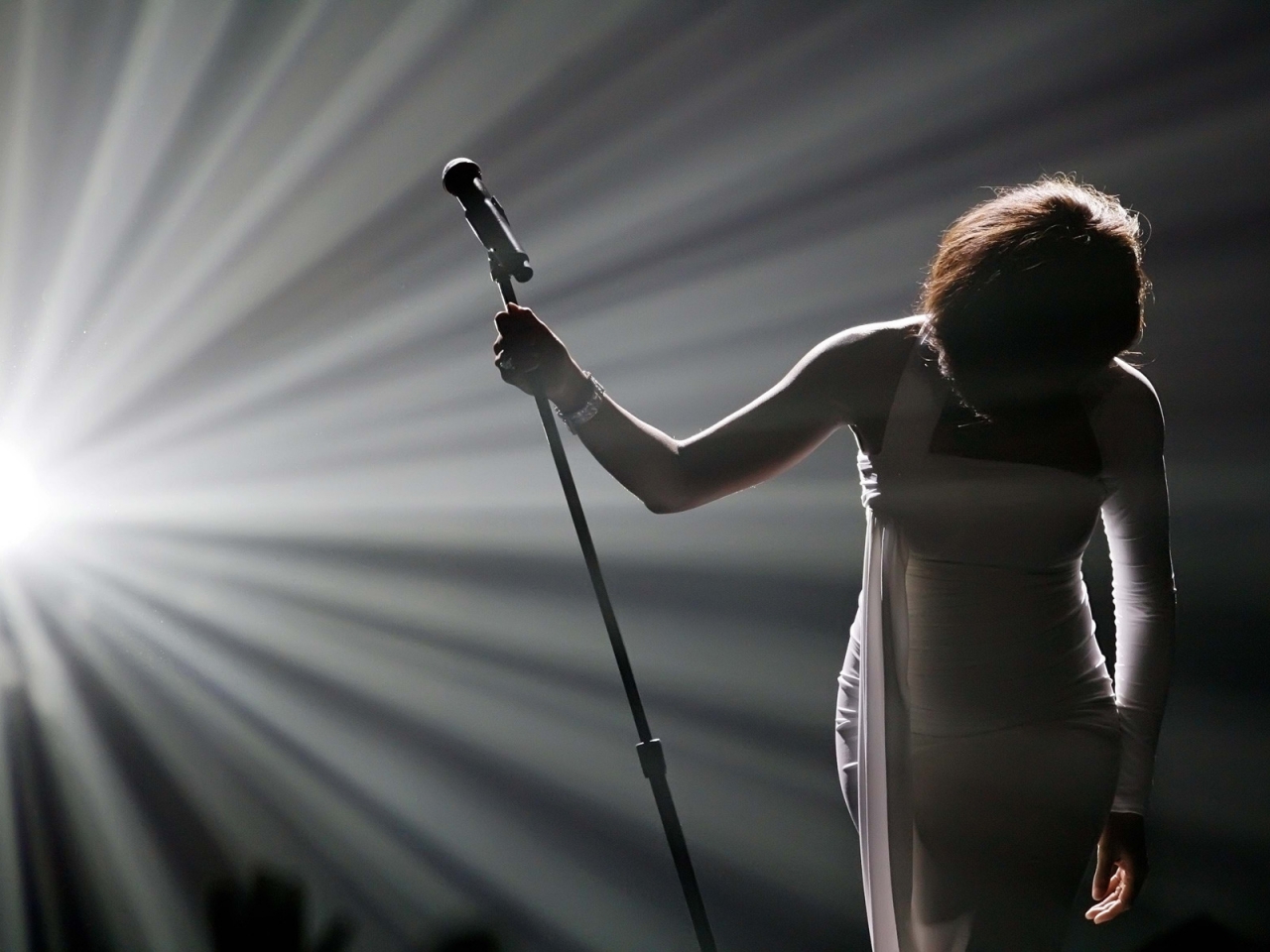 Whitney Houston for 1280 x 960 resolution