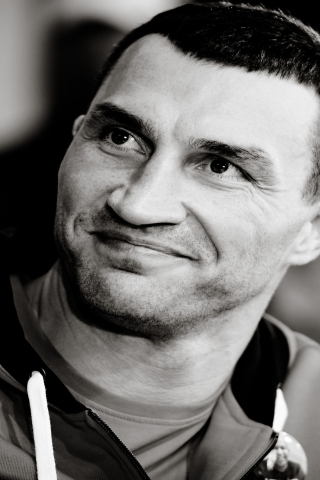 Wladimir Klitschko  for 320 x 480 iPhone resolution