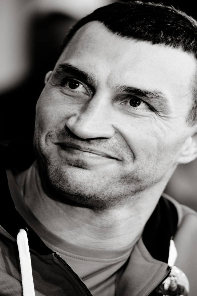 Wladimir Klitschko  for 640 x 960 iPhone 4 resolution