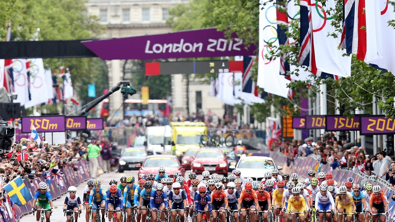 Womens Cycling Road Race for 1366 x 768 HDTV resolution