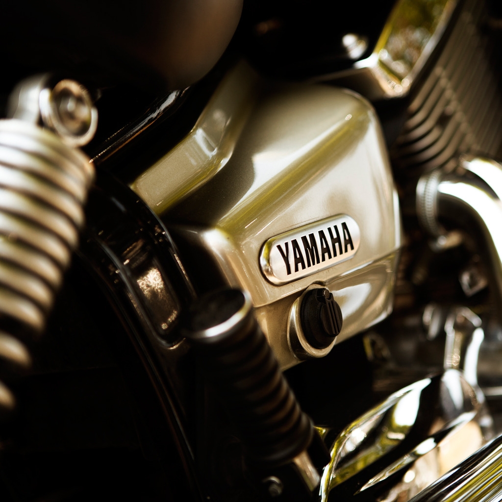 Yamaha bike Close-Up for 1024 x 1024 iPad resolution