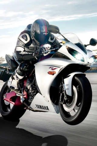 Yamaha R1 On Track for 320 x 480 iPhone resolution